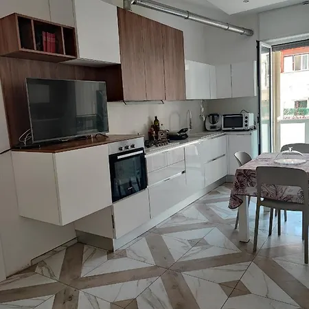 Indahouse Apartman *