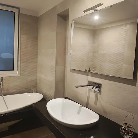 Indahouse Apartman *